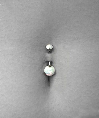 Navel piercing (ombligo)