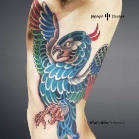 Tatuaje de ave fénix multicolor – Creado por Christopher | Infierno Tatuajes