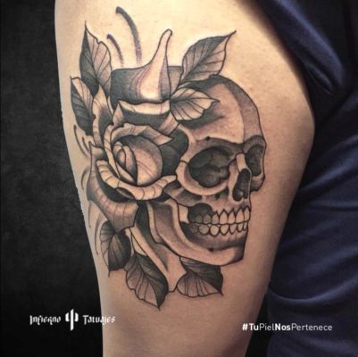 Tatuaje de calavera con flores – Creado por Germán | Infierno Tatuajes