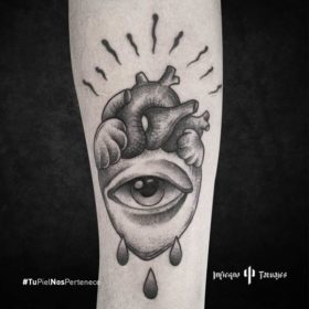 tatuaje de corazón, tatuaje de ojo, tatuajes en el antebrazo, donde tatuarme cdmx, infierno tatuajes