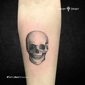 tatuaje de cráneo, ideas de tatuajes en el antebrazo, calavera tattoo, estudios de tatuajes al sur cdmx, infierno tatuajes