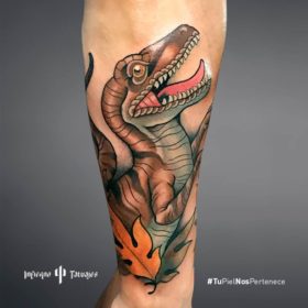 Tatuaje de dinosaurio T-rex – Creado por Christopher | Infierno Tatuajes