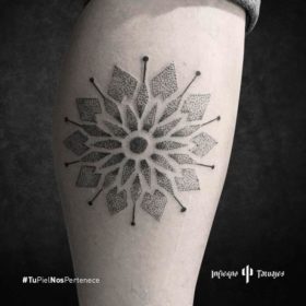 tatuaje de mandala, tatuajes geométricos, tatuajes espirituales, donde tatuarme cdmx, infierno tatuajes