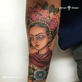 Tatuaje de Frida Kahlo – Creado por Christopher | Infierno Tatuajes