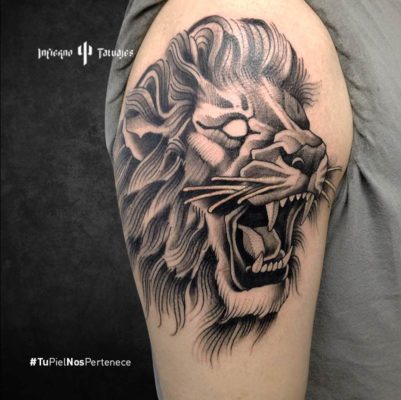 Tatuaje de león en blanco y negro – Creado por Germán | Infierno Tatuajes
