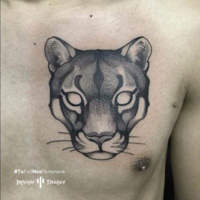 Tatuaje de puma en el pecho – Creado por Germán | Infierno Tatuajes