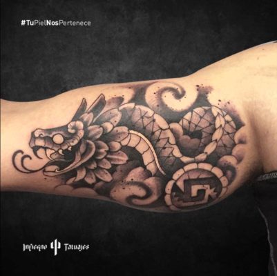 Tatuaje del Dios Quetzalcóatl – Creado por Germán | Infierno Tatuajes