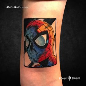 tatuaje de spiderman, tatuajes del hombre araña, tatuajes de superhéroes, tatuajes cómics, estudios de tatuajes