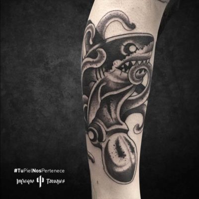 Tatuaje de tiburón y pulpo – Creado por Germán | Infierno Tatuajes