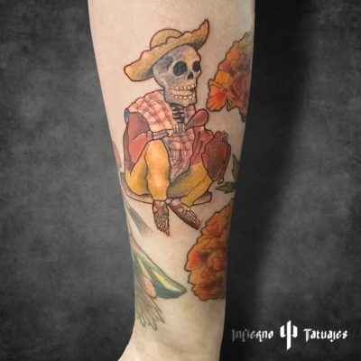 Tatuaje de calavera en el antebrazo – Creado por Paula | Infierno Tatuajes