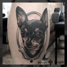tatuaje perro chihuahua pantorrilla infierno tatuajes