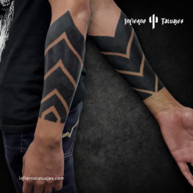 Espiral negro – Creado por Javier Gaona | Infierno Tatuajes