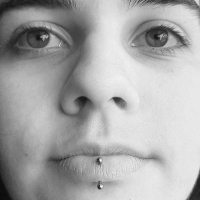 Labret piercing (Labio inferior)