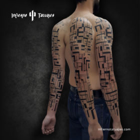 Modern arm tattoo – Creado por Javier Gaona | Infierno Tatuajes