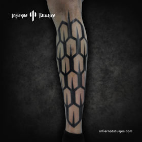 Scales tattoo – Creado por Javier Gaona | Infierno Tatuajes