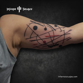 Suprematism tattoo – Creado por Javier Gaona | Infierno Tatuajes