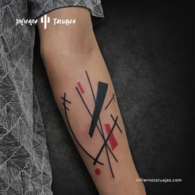 Tatuaje suprematista – Creado por Javier Gaona | Infierno Tatuajes