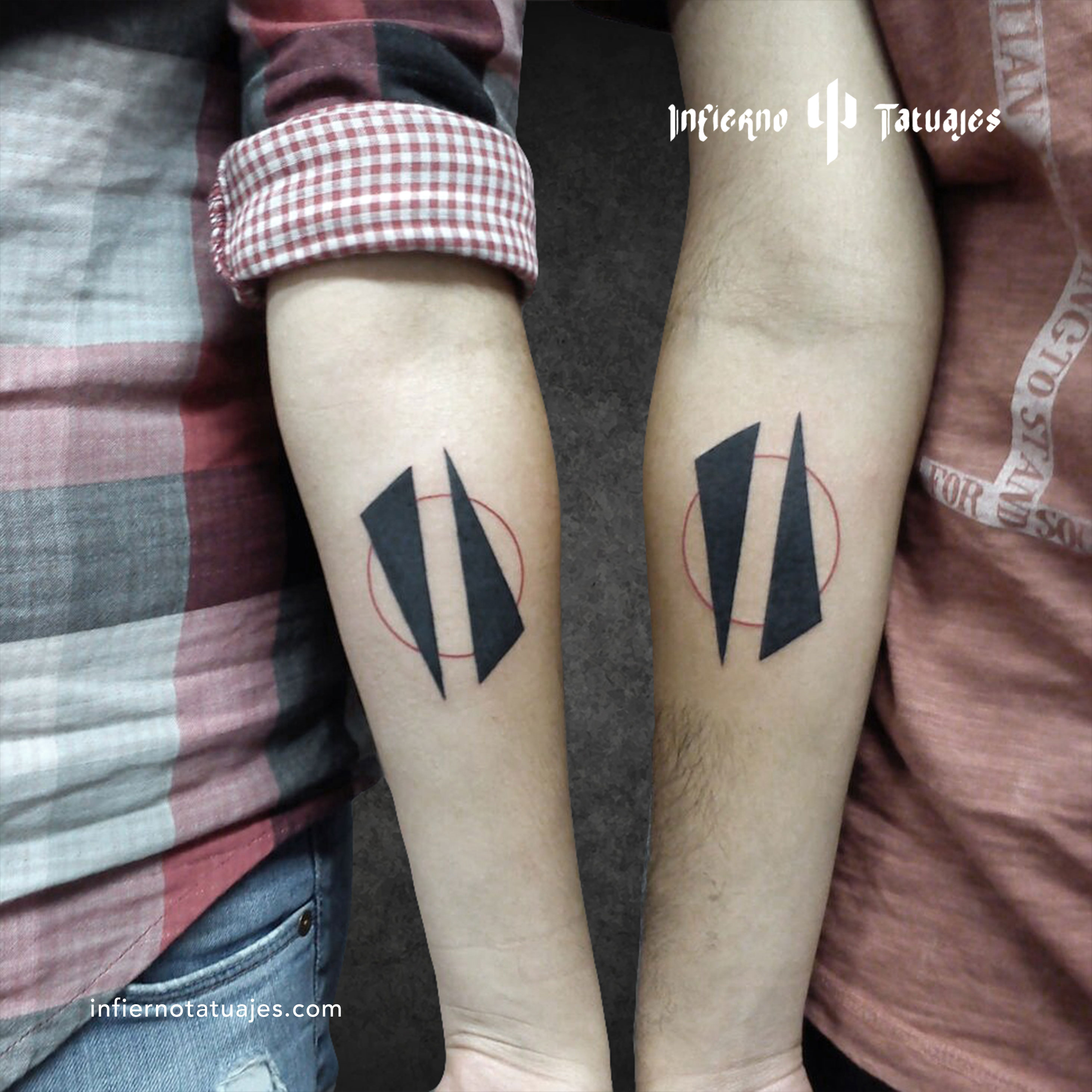 "Gemelos" tatuaje geométrico – Creado por Javier Gaona | Infierno Tatuajes