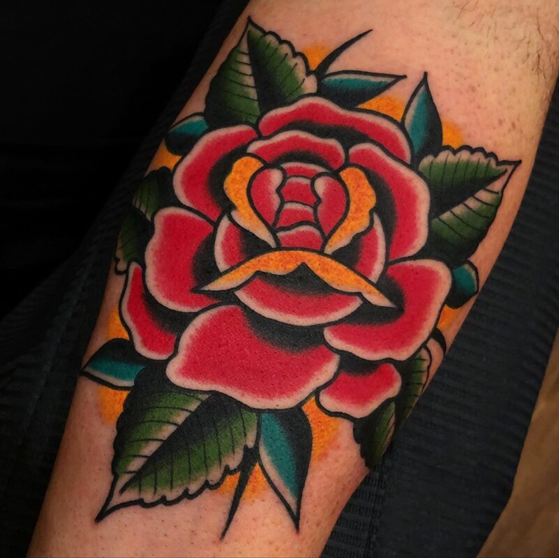 tatuaje de rosa tradicional infierno tatuajes