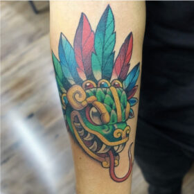 tatuaje quetzalcoatl chris infierno tatuajes