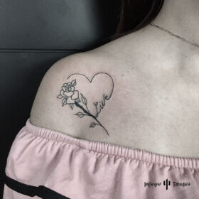 tatuaje de corazón en hombro en linea, mejores tatuadores, mejor estudio de tatuajes, idea de tatuaje para mujer
