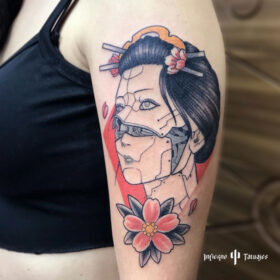 tatuaje de geisha a color en brazo, mejores tatuadores cdmx, mejor estudio de tattoos df, infierno tatuajes, idea de tatuaje para mujer