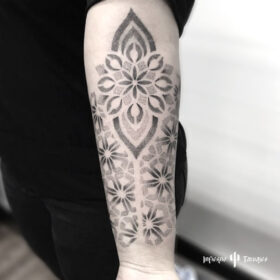tatuaje de mandala en antebrazo, mejores tatuadores cdmx, mejor estudio de tattoos df, infierno tatuajes, idea de tatuaje para mujer