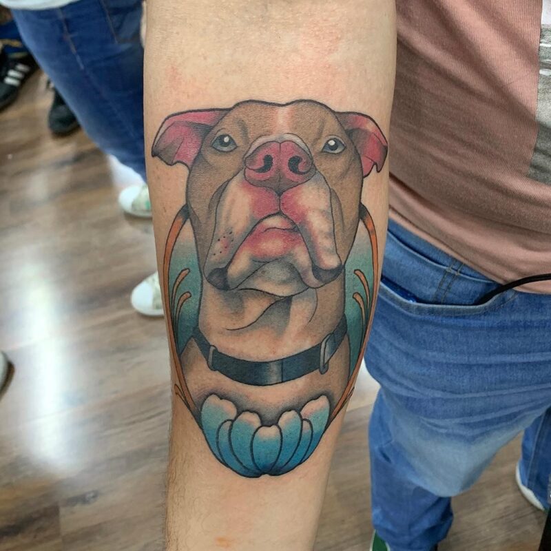 tatuaje de perro a color