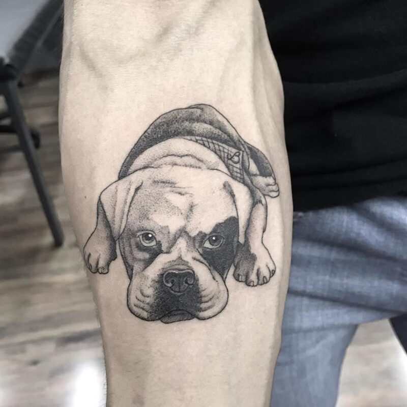 Tatuaje de perro a blanco y negro