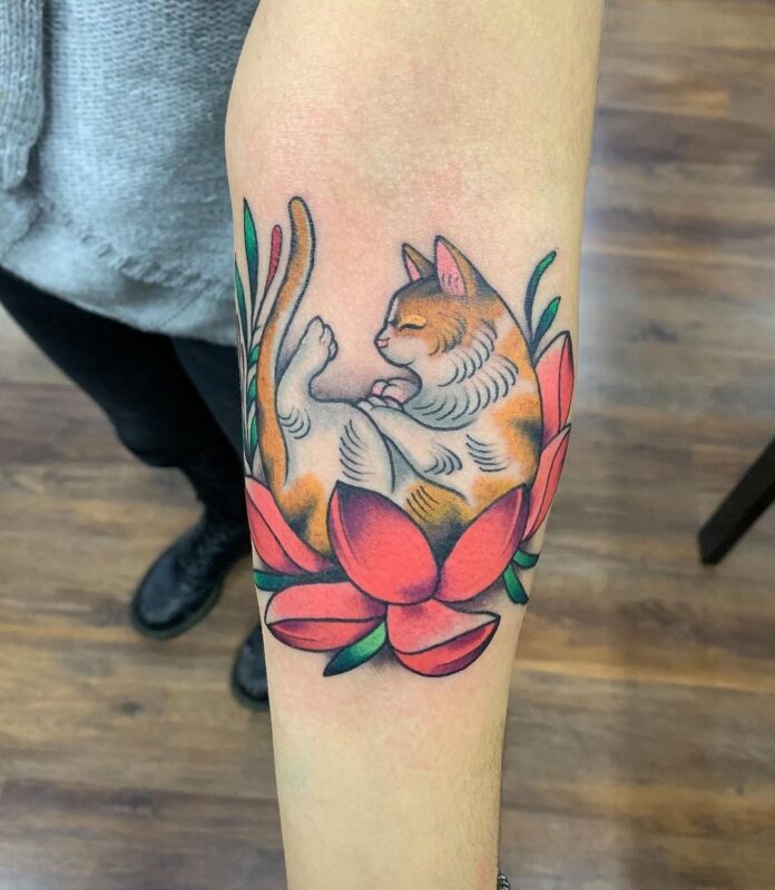 tatuaje de gato dormilón