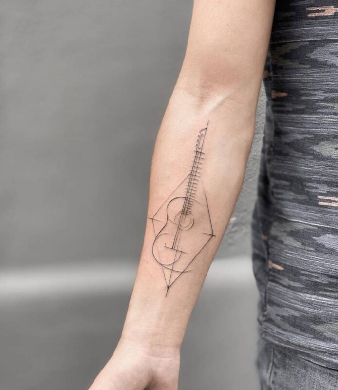 tatuaje de silueta de instrumentos musicales
