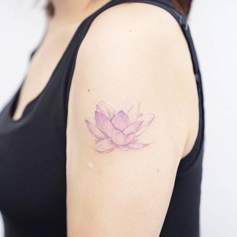 tatuaje de flor de loto
