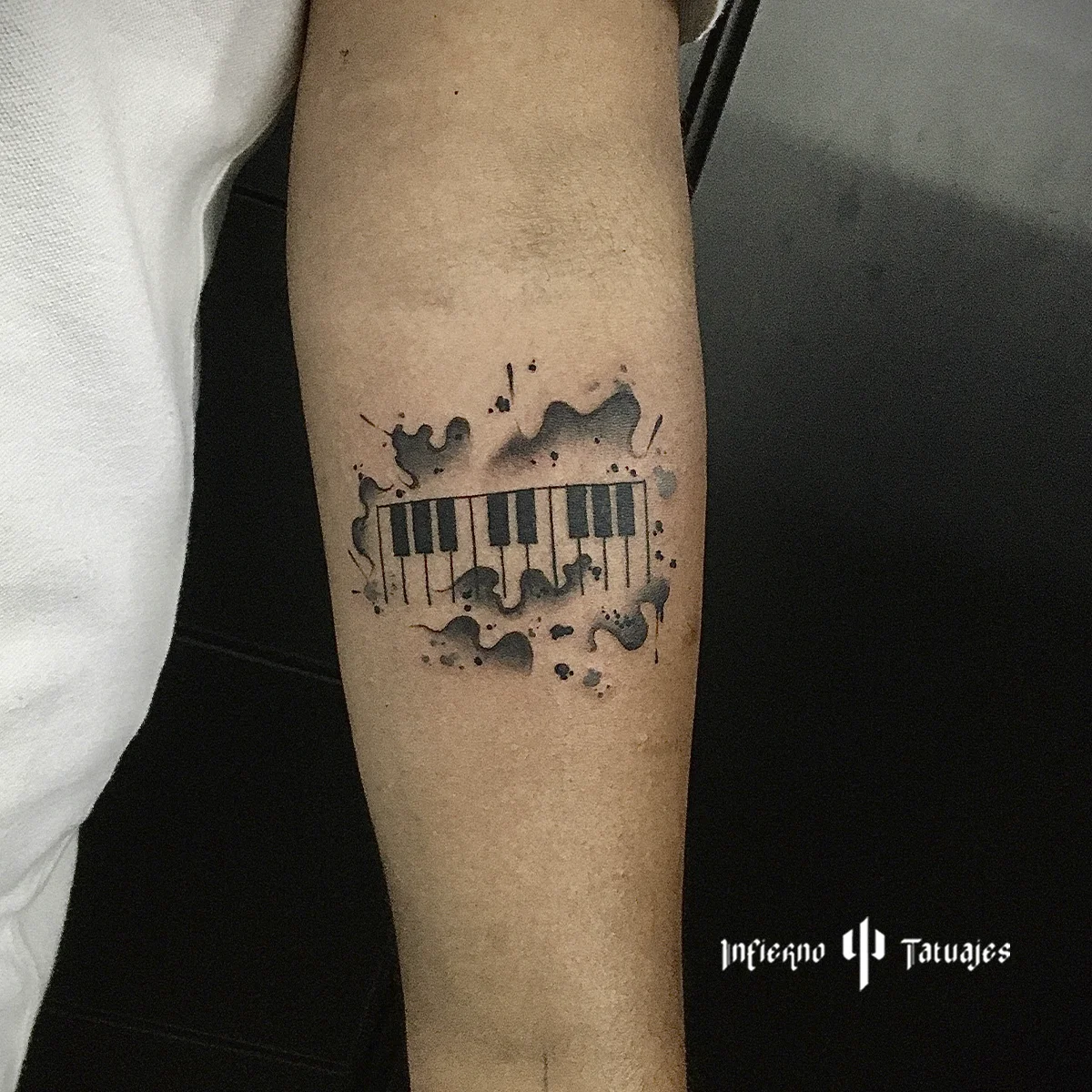 tatuaje piano infierno tatuajes