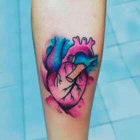 tatuaje corazon acuarela