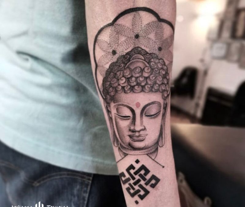 tatuaje de buda en antebrazo en blanco y negro, mejores tatuadores cdmx, mejor estudio de tattoos df, infierno tatuajes, idea de tatuaje para hombre