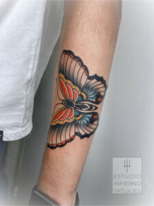 mariposa-tracional-a-color-en-antebrazo
